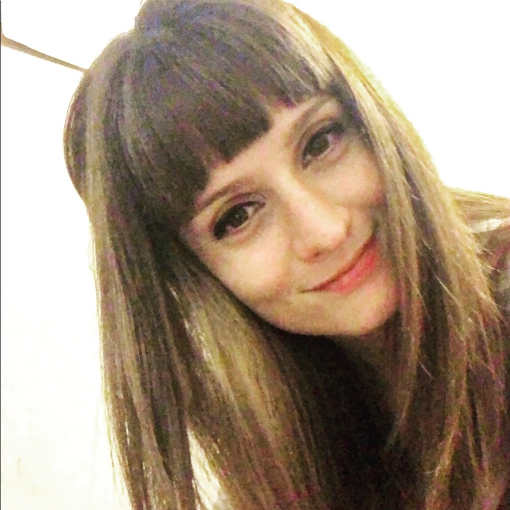 Meet your Posher, Lara